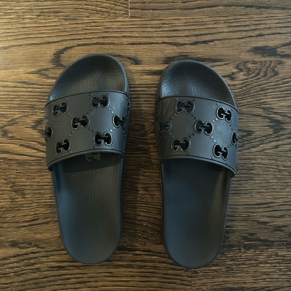 Women’s Gucci GG Black Slides
